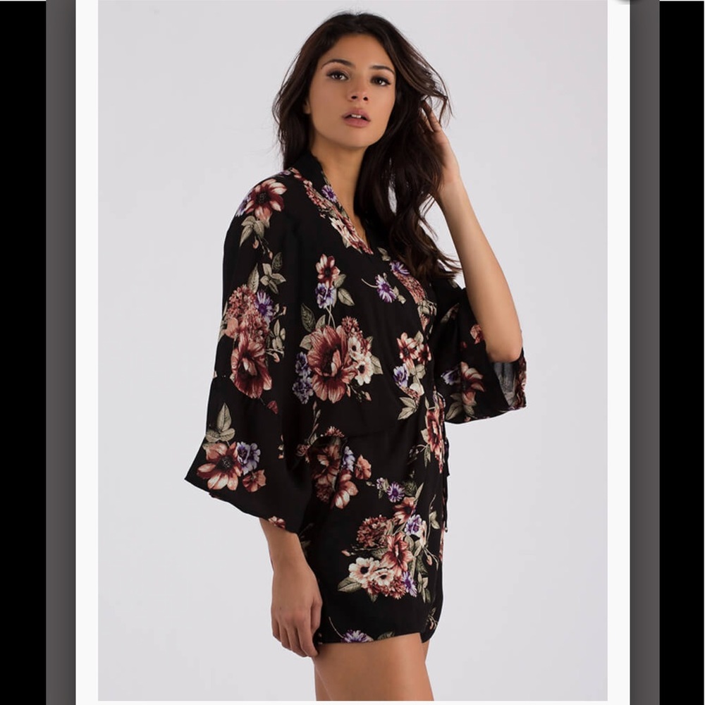 Wrapped In Mystery Floral Kimono💗 - Picture 6 of 8